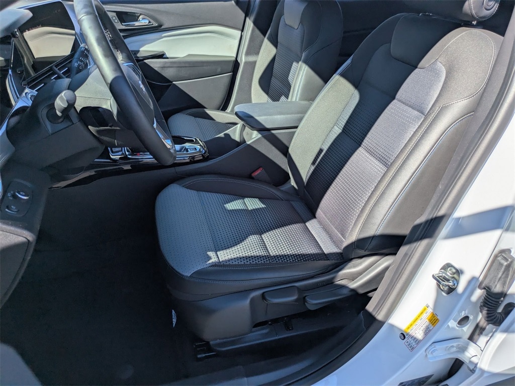 Thumbnail: 2025 Chevrolet Trax - 14