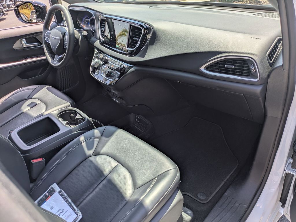 Thumbnail: 2025 Chrysler Pacifica - 30