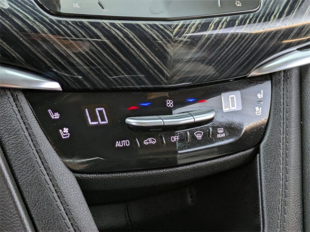 Thumbnail: 2024 Cadillac XT6 - 17