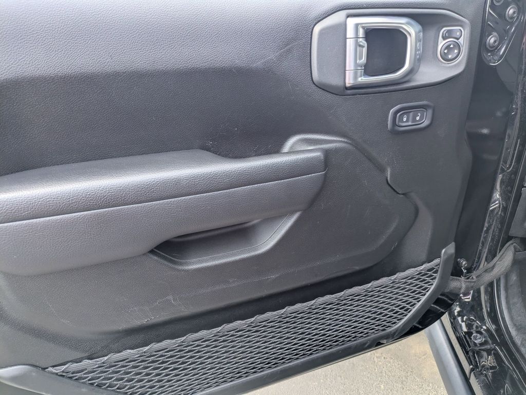 Thumbnail: 2025 Jeep Wrangler - 15