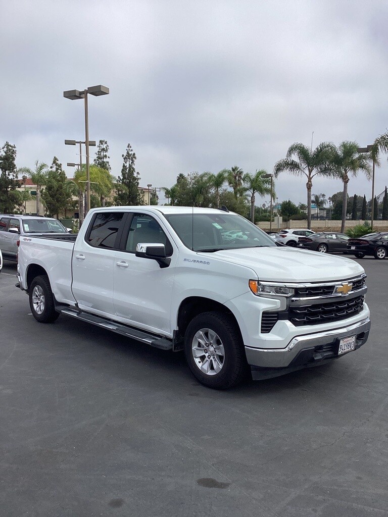 2024 Chevrolet Silverado 1500 photo 2