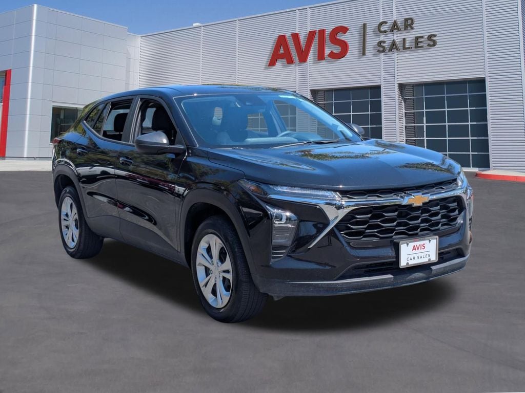 Thumbnail: 2025 Chevrolet Trax - 3