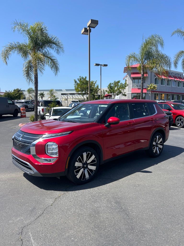 2025 Mitsubishi Outlander SE 2WD's photo