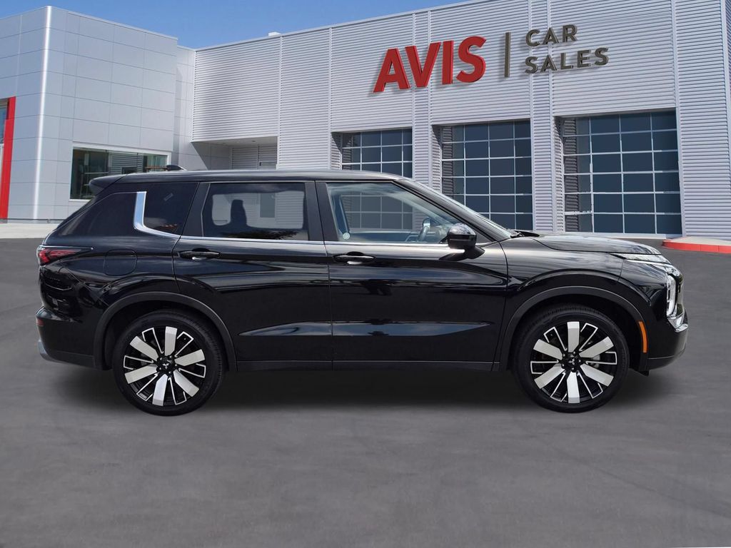 Thumbnail: 2025 Mitsubishi Outlander - 5