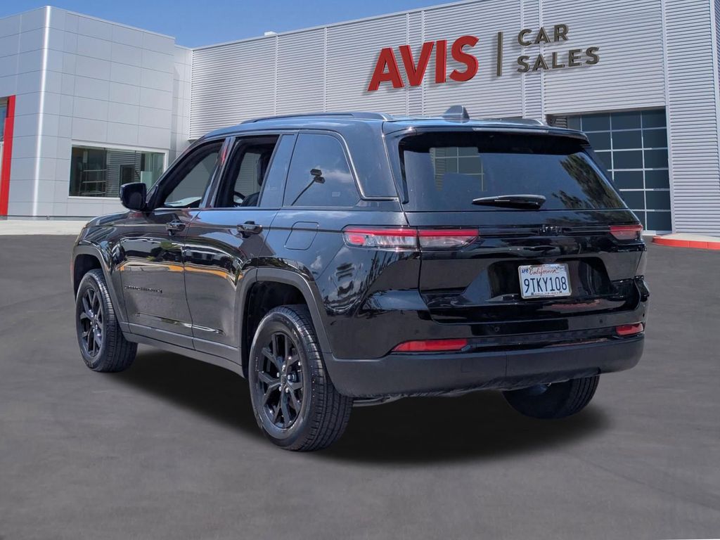 Thumbnail: 2025 Jeep Grand Cherokee - 9
