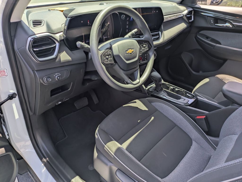 Thumbnail: 2025 Chevrolet TrailBlazer - 16