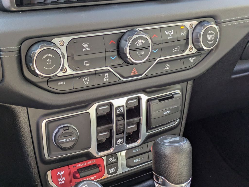 Thumbnail: 2025 Jeep Wrangler - 22