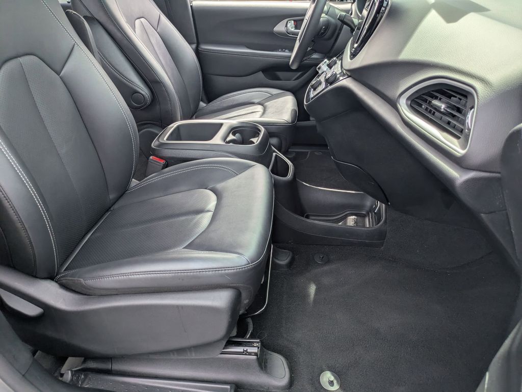 Thumbnail: 2025 Chrysler Pacifica - 31