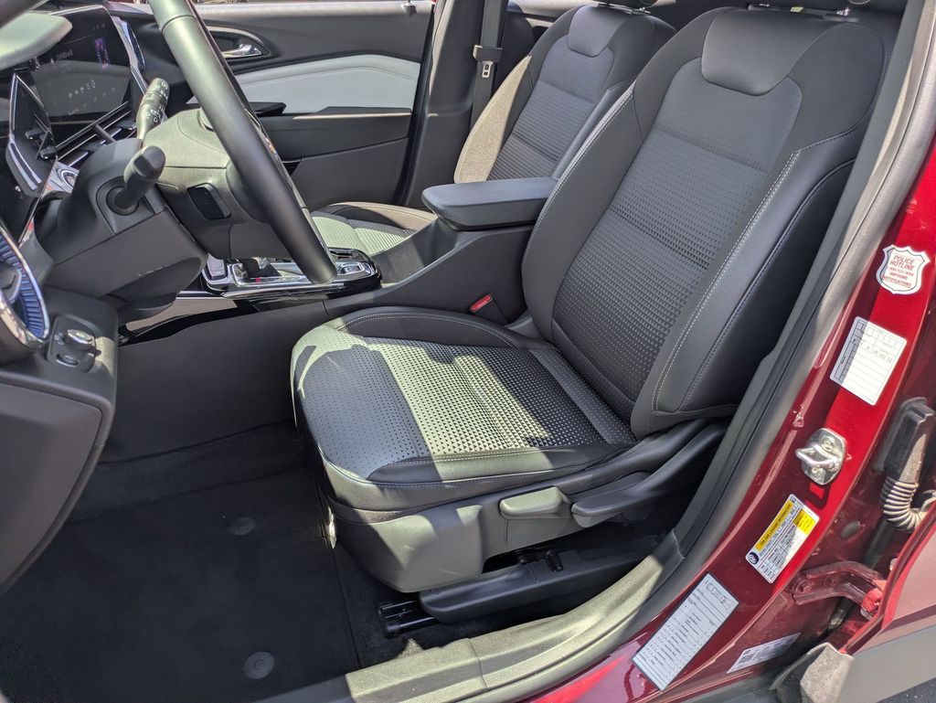 Thumbnail: 2025 Chevrolet Trax - 14