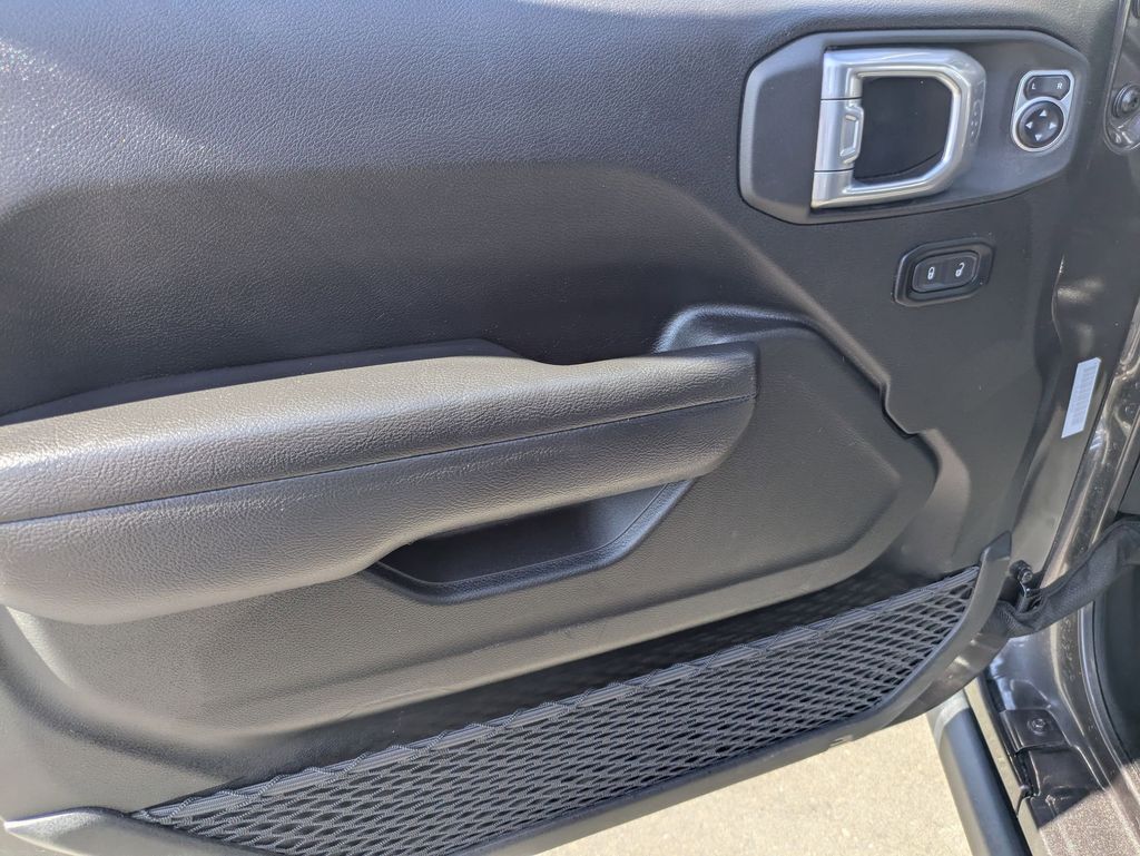 Thumbnail: 2025 Jeep Wrangler - 15