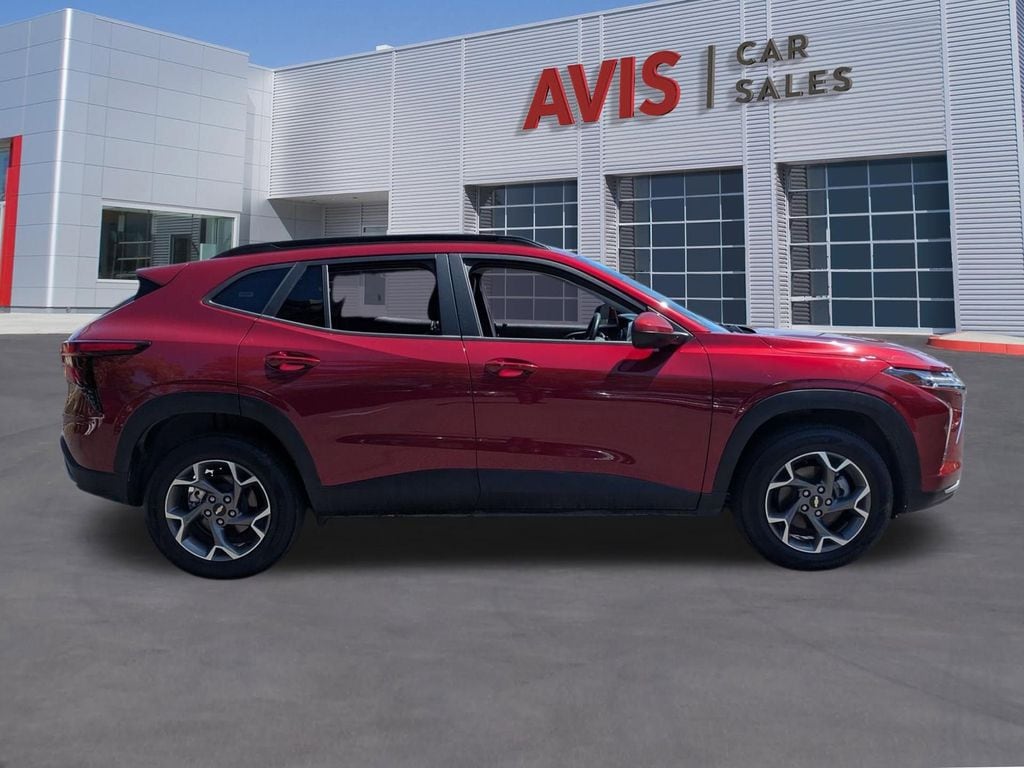 Thumbnail: 2025 Chevrolet Trax - 5