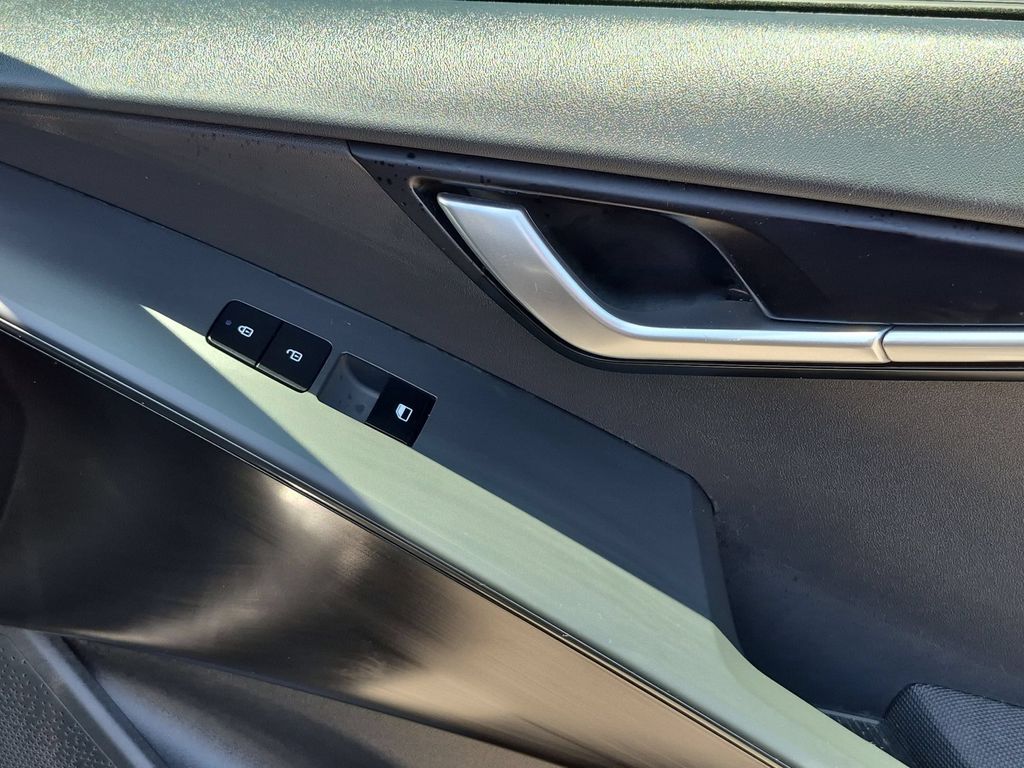 Thumbnail: 2025 Kia Niro - 34
