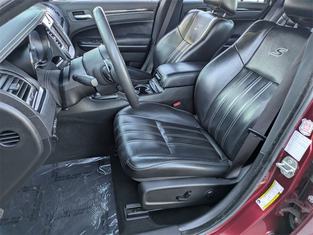 Thumbnail: 2023 Chrysler 300 - 14