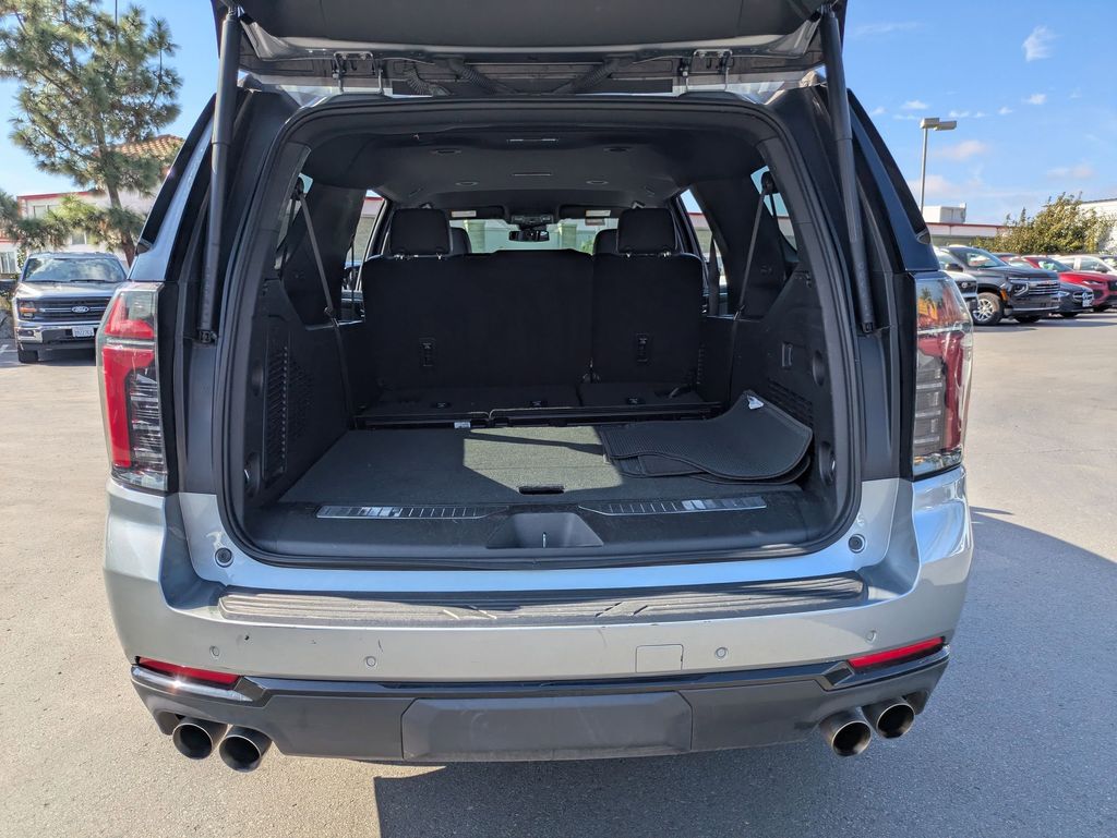 Thumbnail: 2025 Chevrolet Suburban - 31