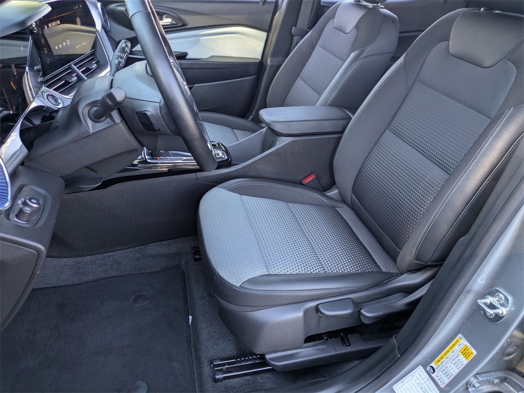 Thumbnail: 2025 Chevrolet Trax - 14