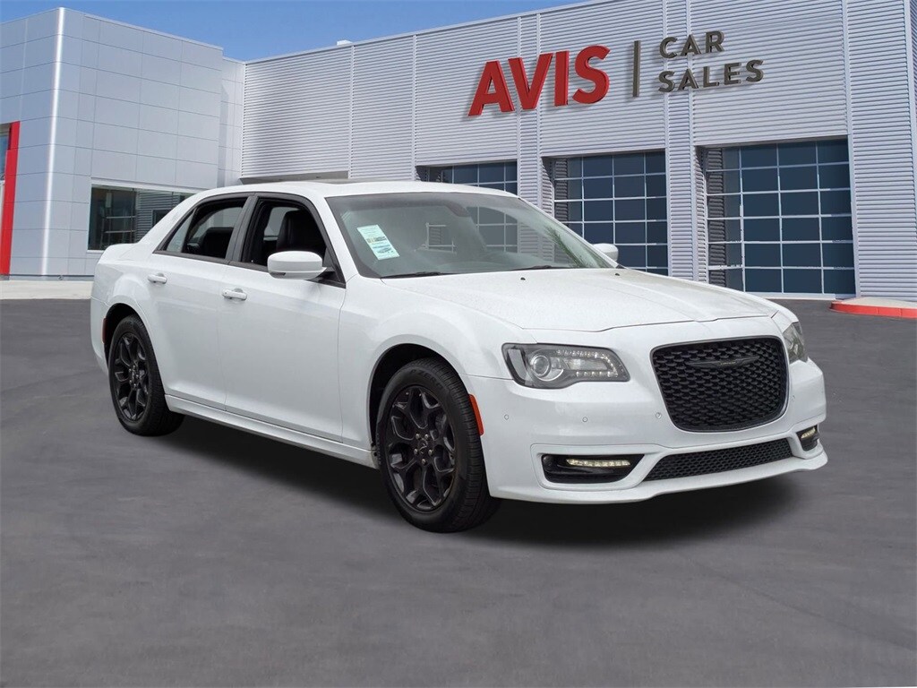 2022 Chrysler 300 Touring L photo 3