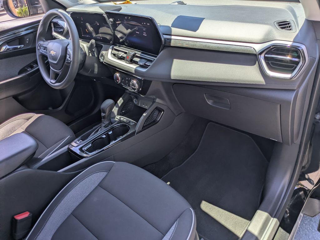 Thumbnail: 2025 Chevrolet TrailBlazer - 28