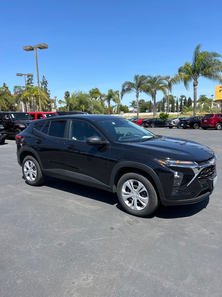 Thumbnail: 2025 Chevrolet Trax - 5