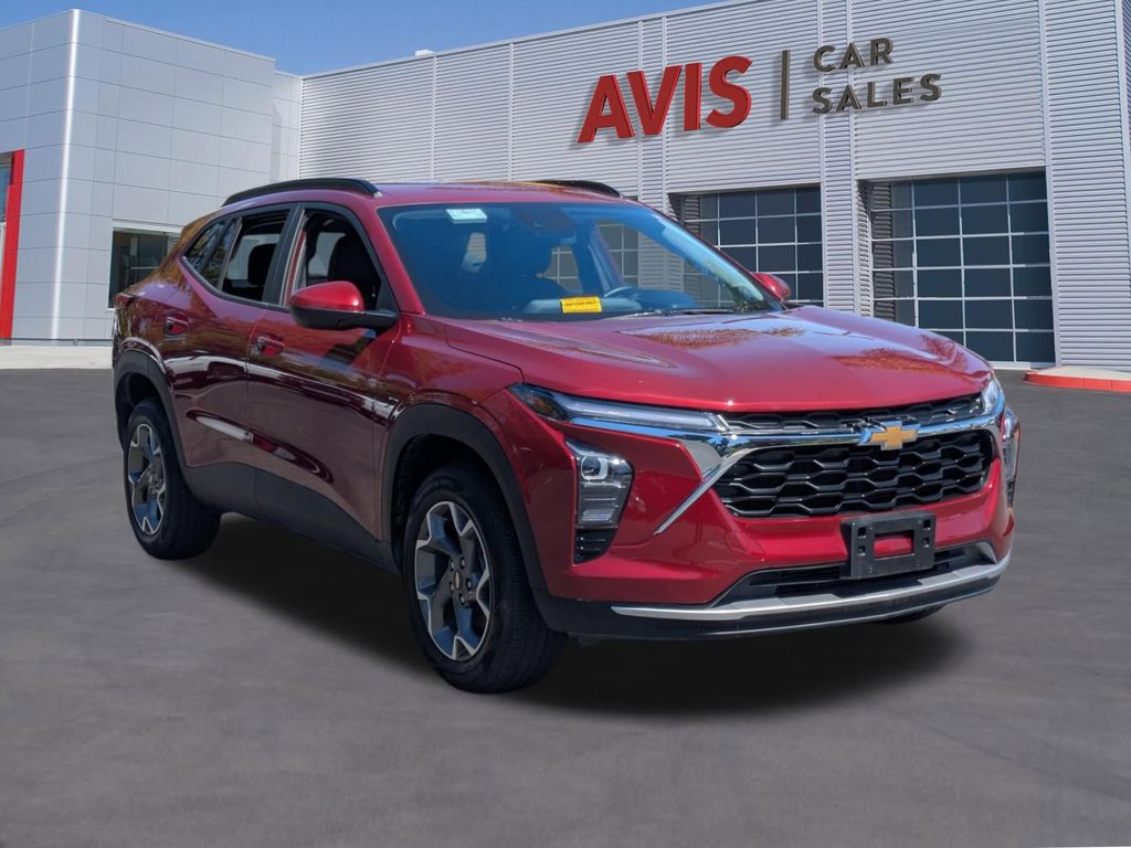 Thumbnail: 2025 Chevrolet Trax - 3