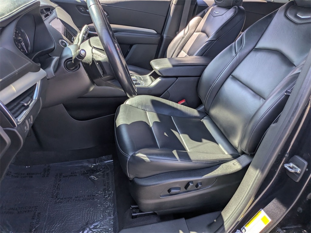 Thumbnail: 2023 Cadillac XT4 - 16