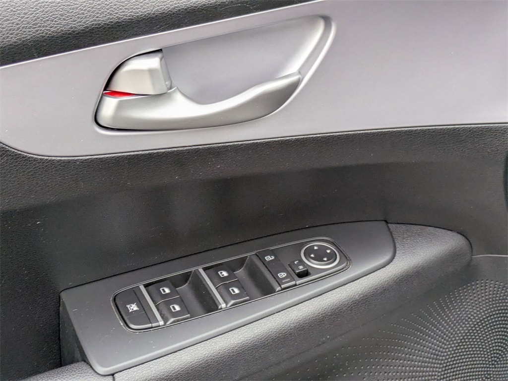 Thumbnail: 2024 Kia Forte - 16