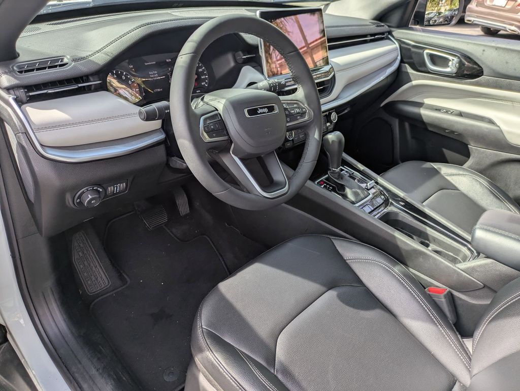 Thumbnail: 2025 Jeep Compass - 17