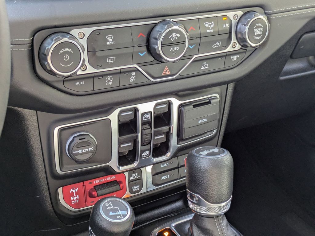 Thumbnail: 2025 Jeep Wrangler - 22