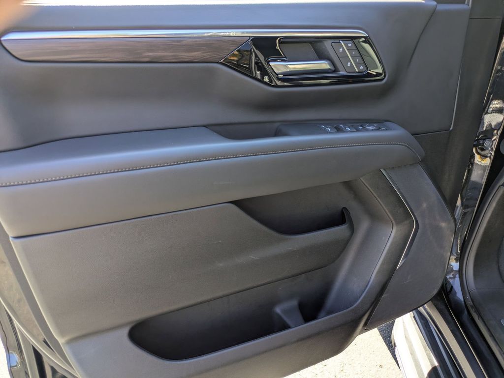 Thumbnail: 2025 Chevrolet Tahoe - 15