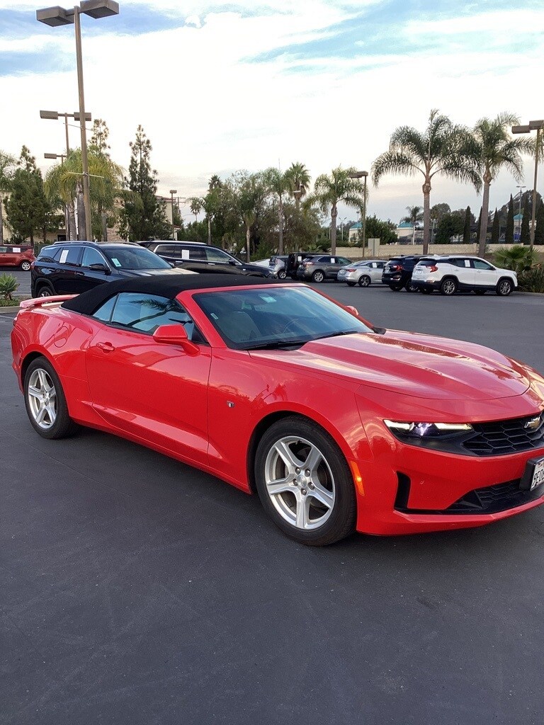 2023 Chevrolet Camaro 1LT photo 2