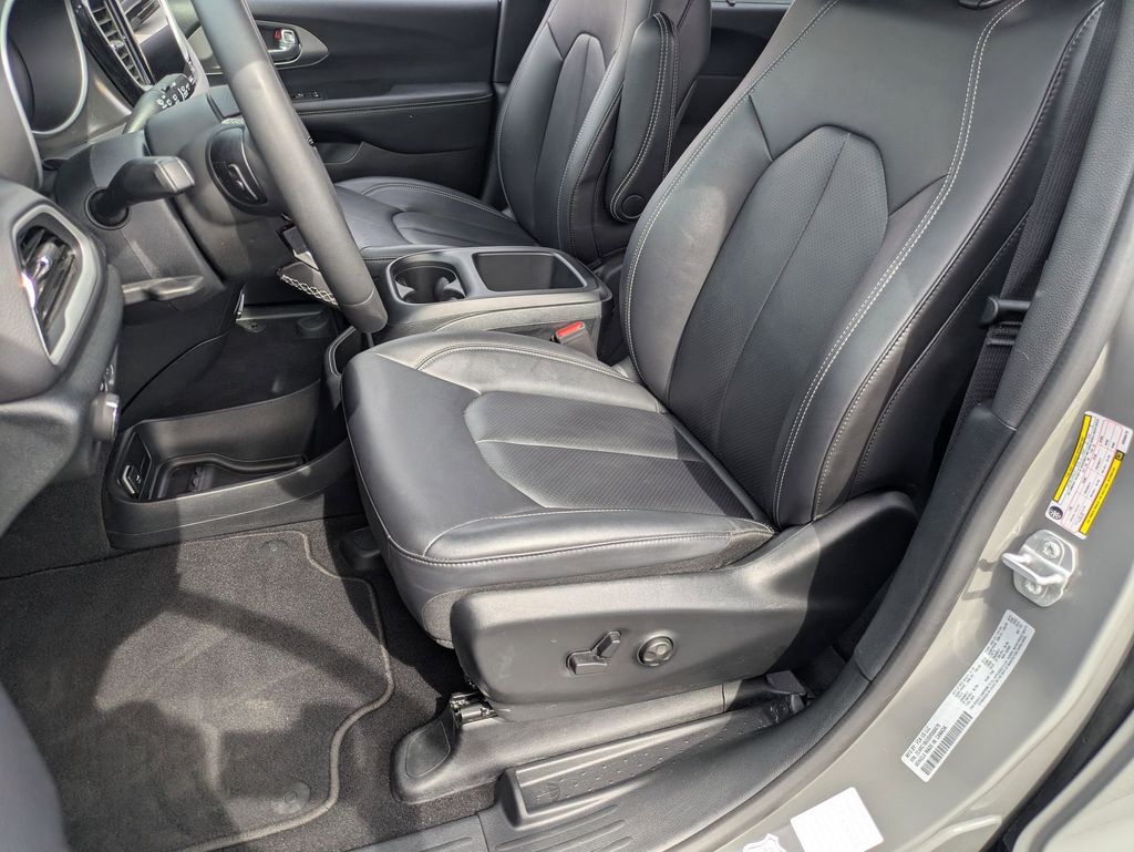 Thumbnail: 2025 Chrysler Pacifica - 14