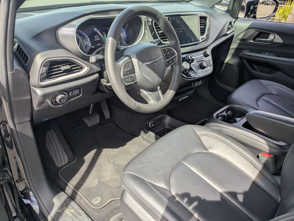 Thumbnail: 2025 Chrysler Pacifica - 17