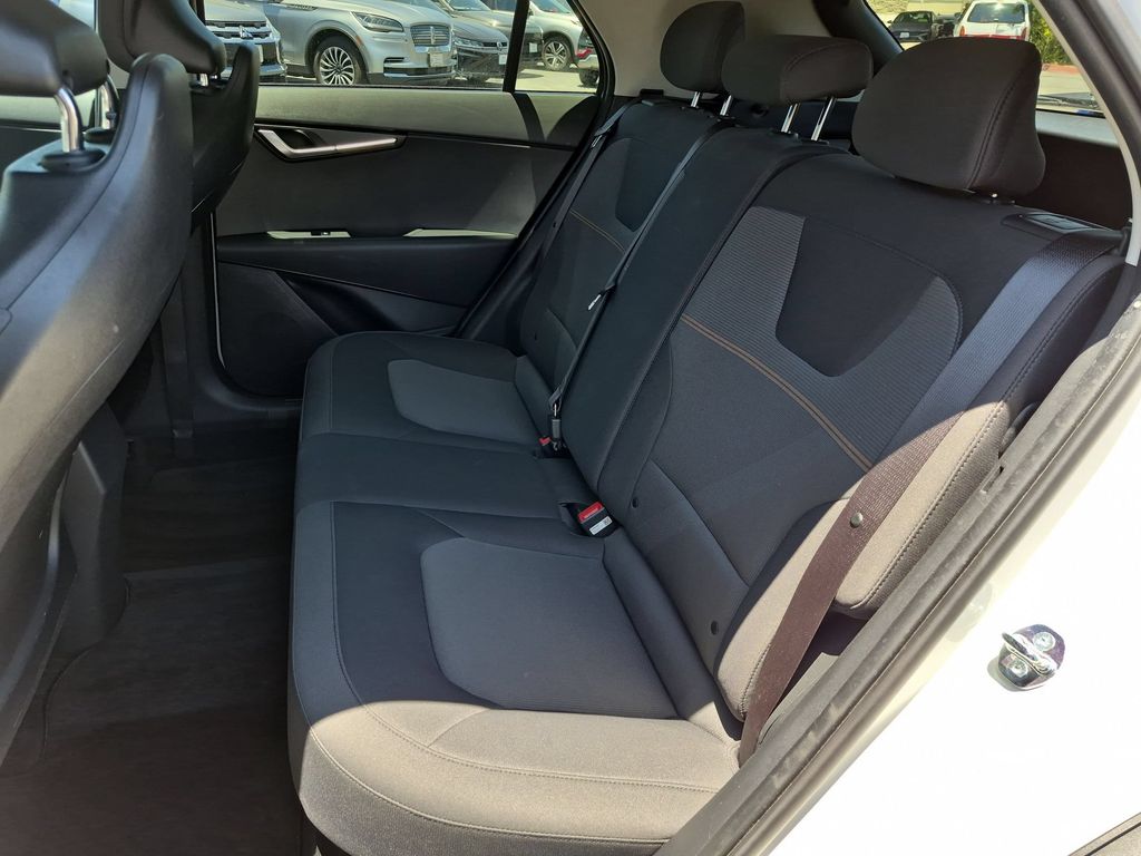 Thumbnail: 2025 Kia Niro - 28