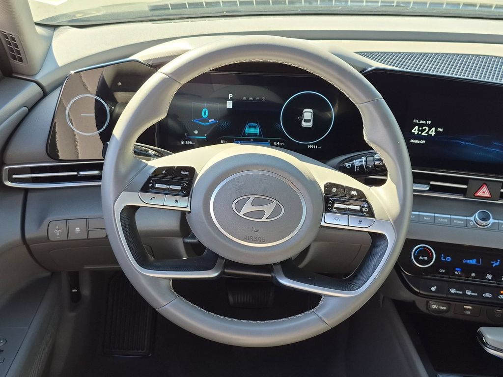 Thumbnail: 2025 Hyundai Elantra - 23
