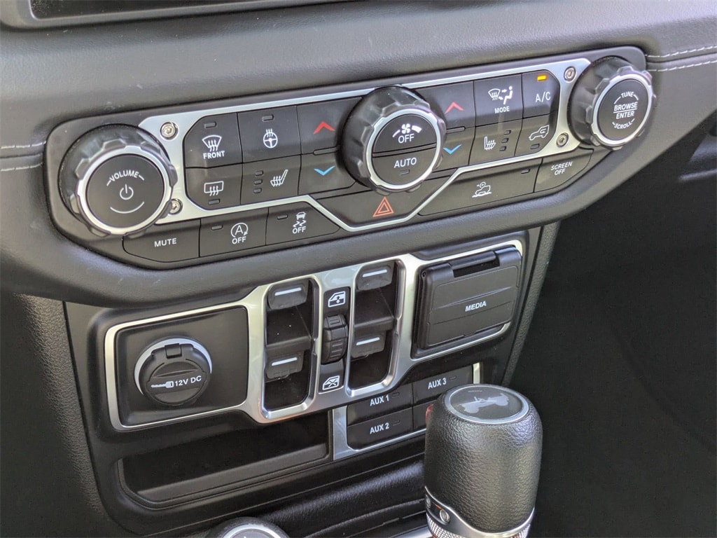 Thumbnail: 2024 Jeep Wrangler - 22