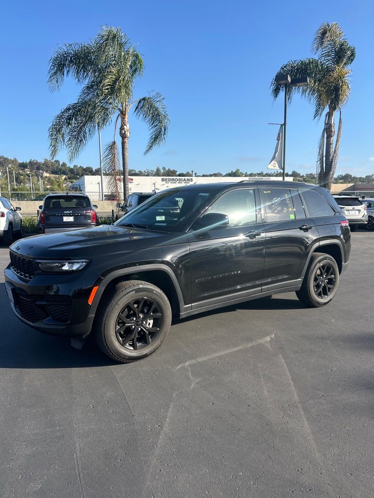2025 Jeep Grand Cherokee Altitude 4x4's photo