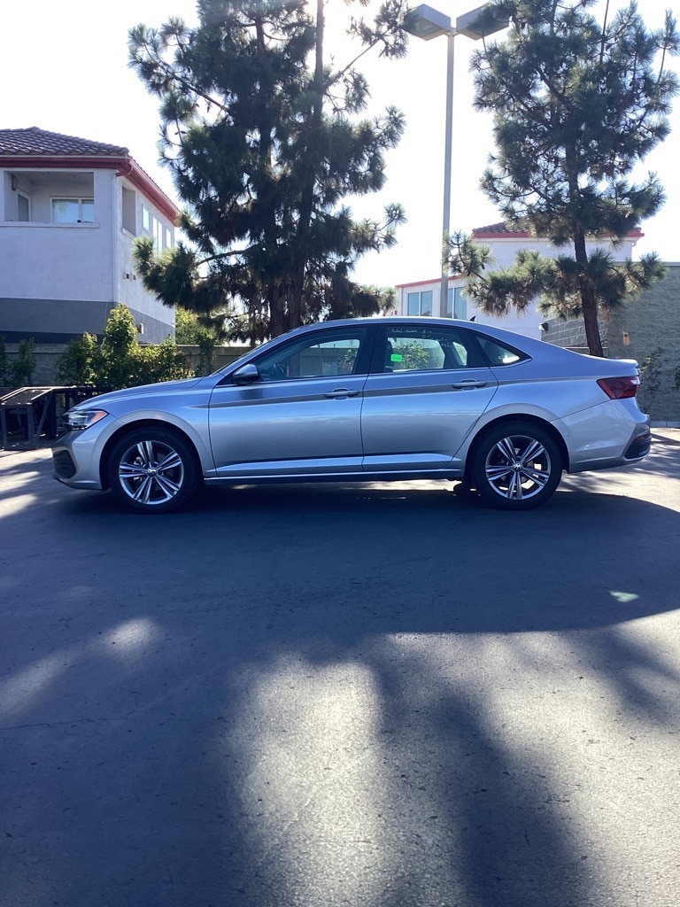 Thumbnail: 2024 Volkswagen Jetta - 3