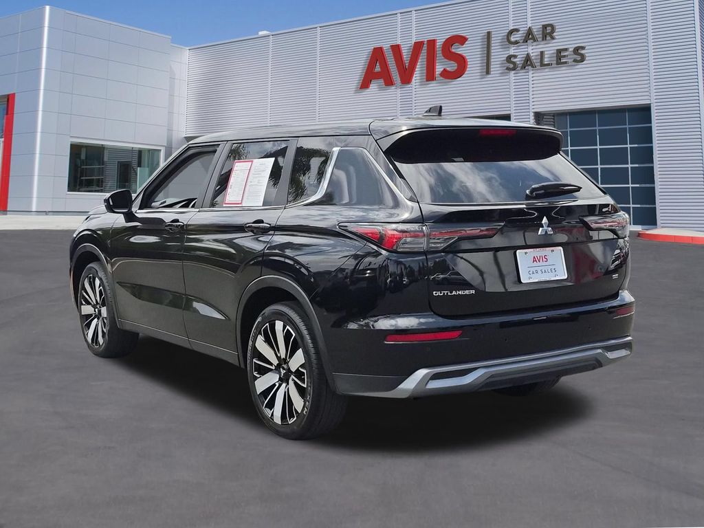 Thumbnail: 2025 Mitsubishi Outlander - 9