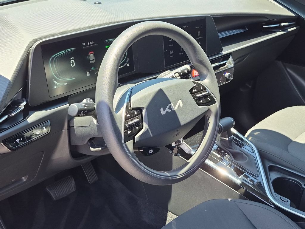 Thumbnail: 2025 Kia Niro - 15
