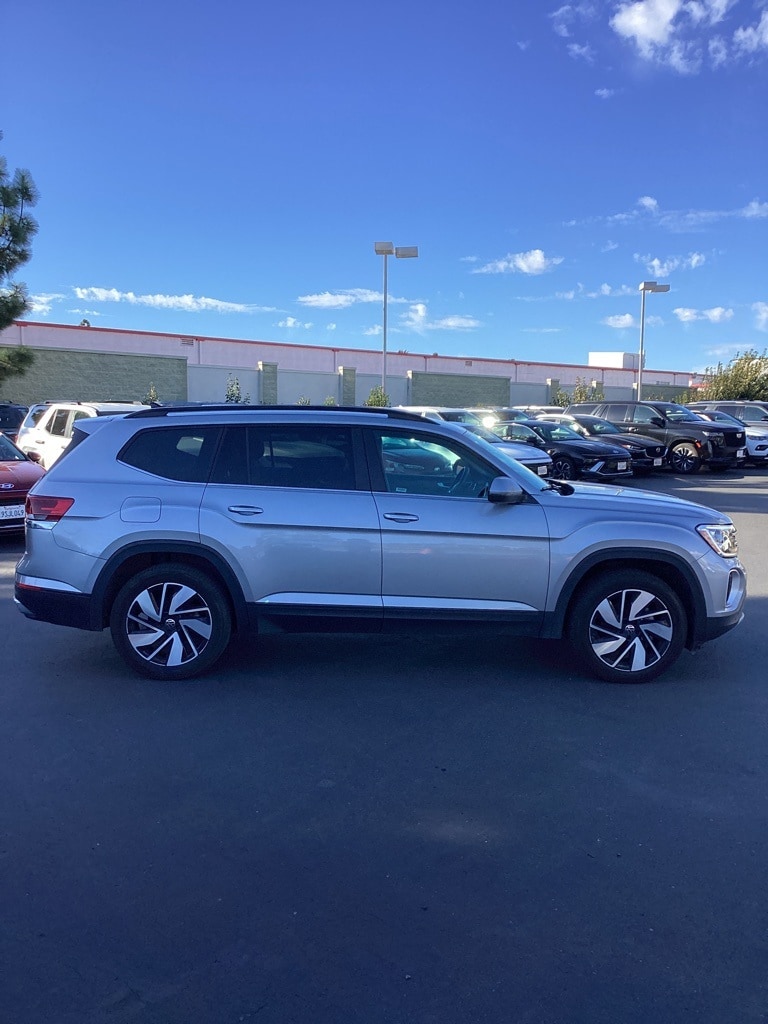 Thumbnail: 2024 Volkswagen Atlas - 3