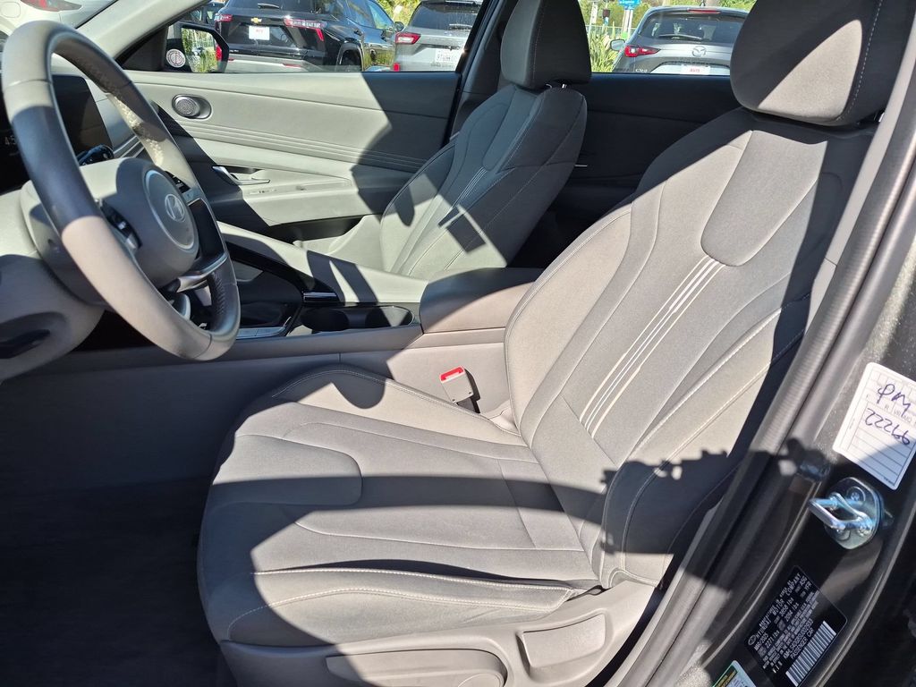 Thumbnail: 2025 Hyundai Elantra - 25