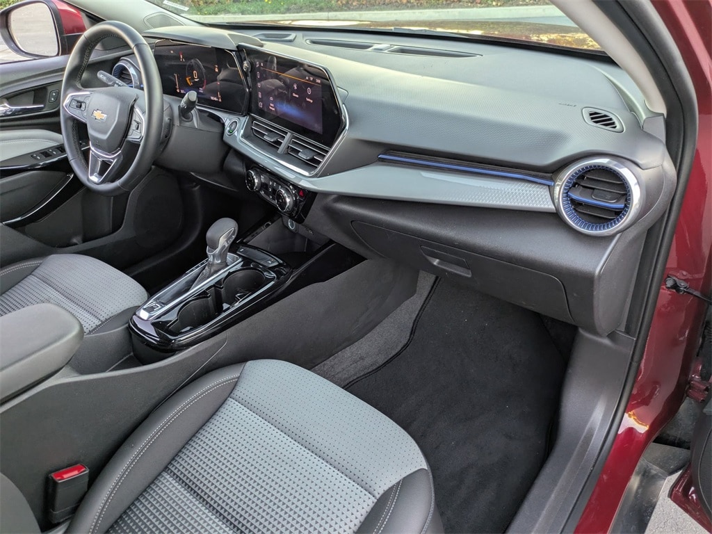 Thumbnail: 2025 Chevrolet Trax - 29