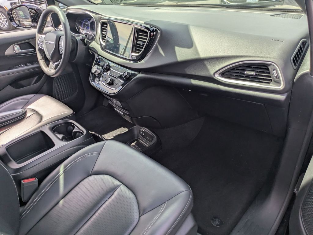 Thumbnail: 2025 Chrysler Pacifica - 30