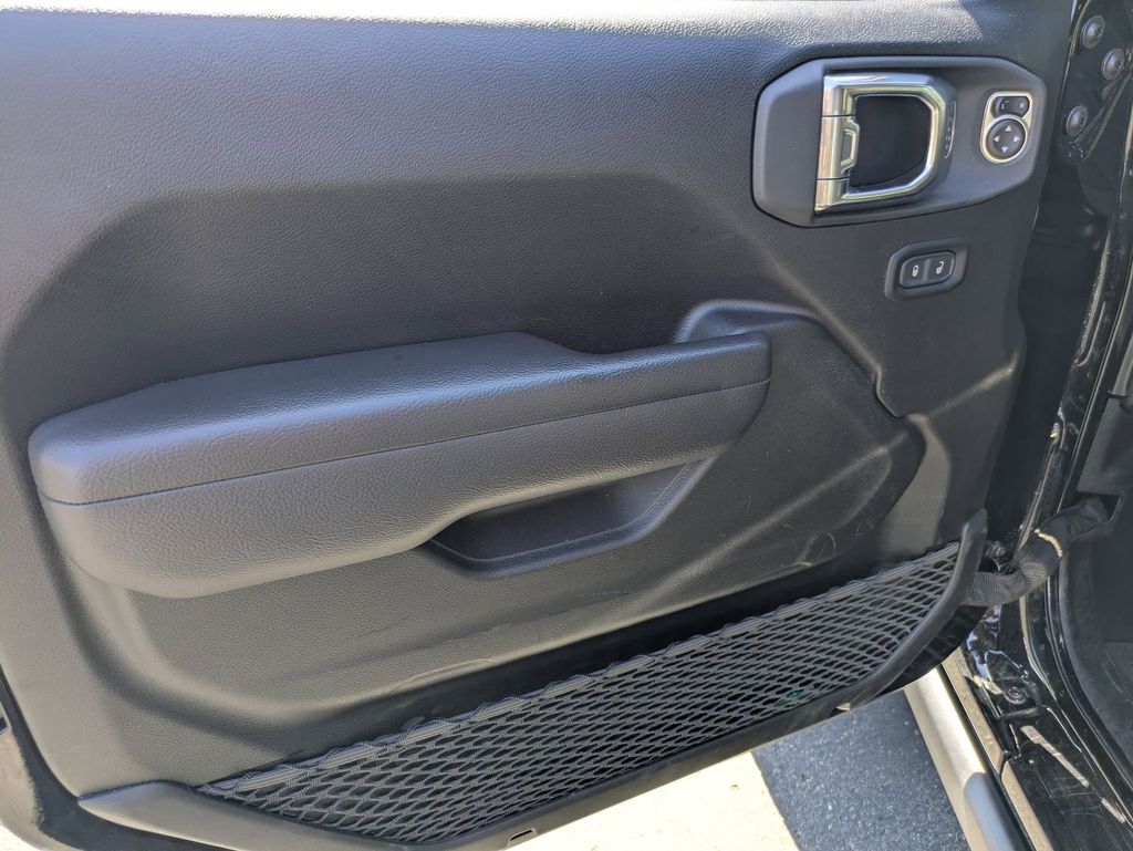 Thumbnail: 2025 Jeep Wrangler - 15