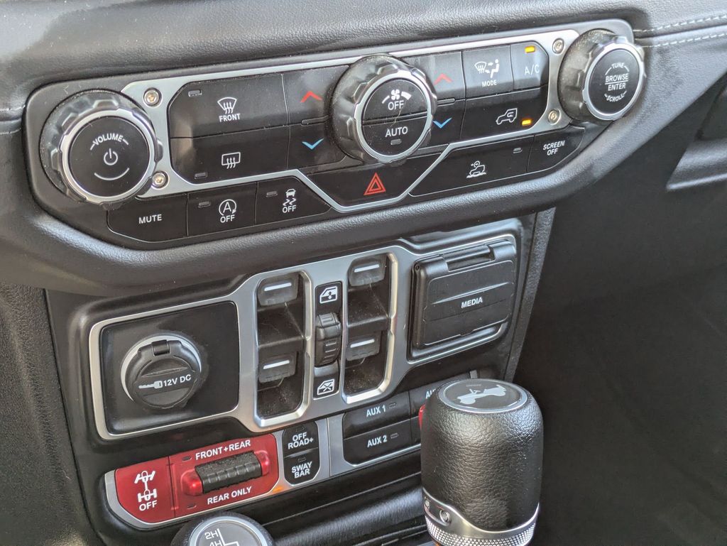 Thumbnail: 2025 Jeep Wrangler - 22