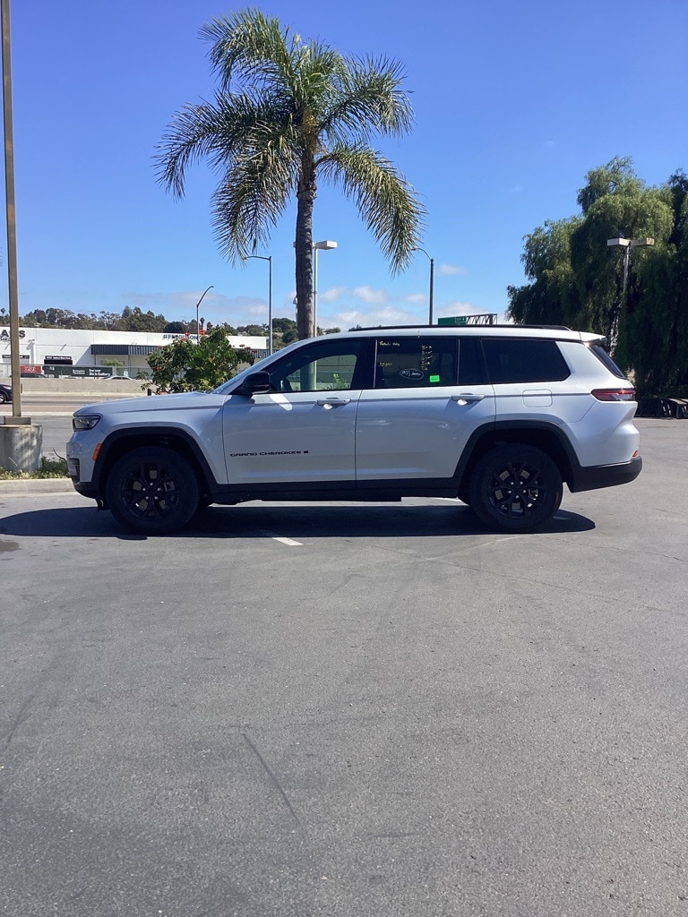 Thumbnail: 2024 Jeep Grand Cherokee L - 2