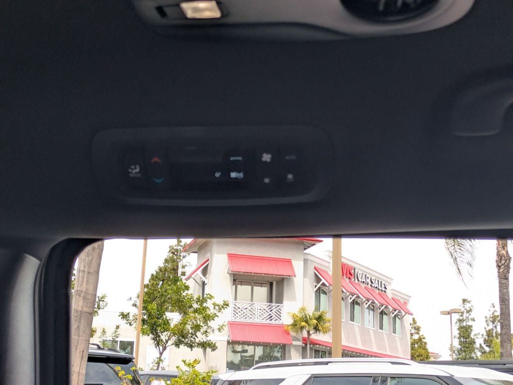 Thumbnail: 2025 Chrysler Pacifica - 26