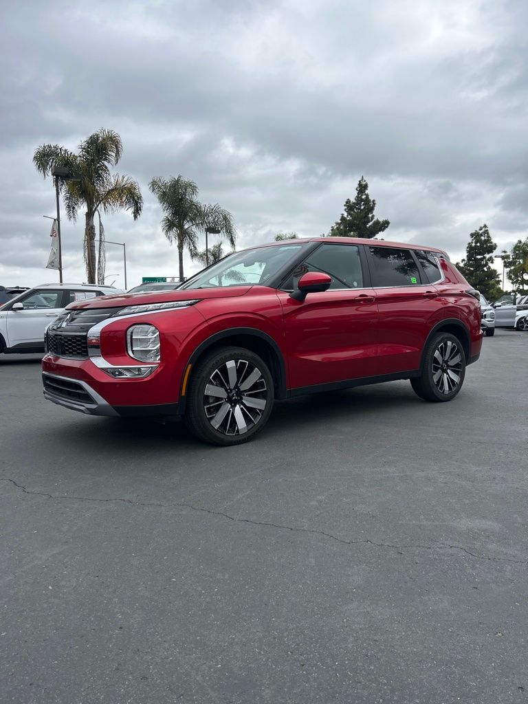 2025 Mitsubishi Outlander SE 2WD's photo