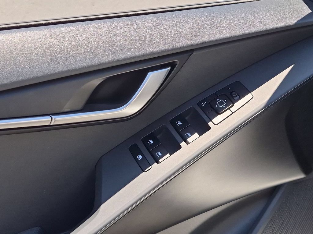 Thumbnail: 2025 Kia Niro - 13