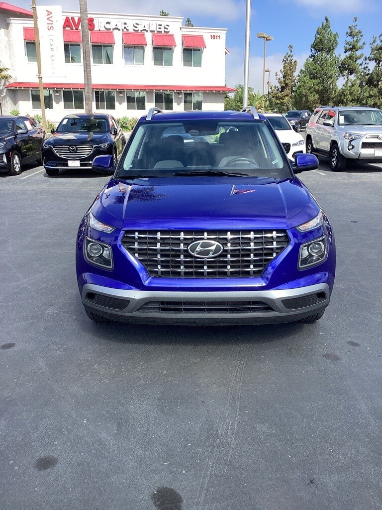 2023 Hyundai Venue SEL photo 2