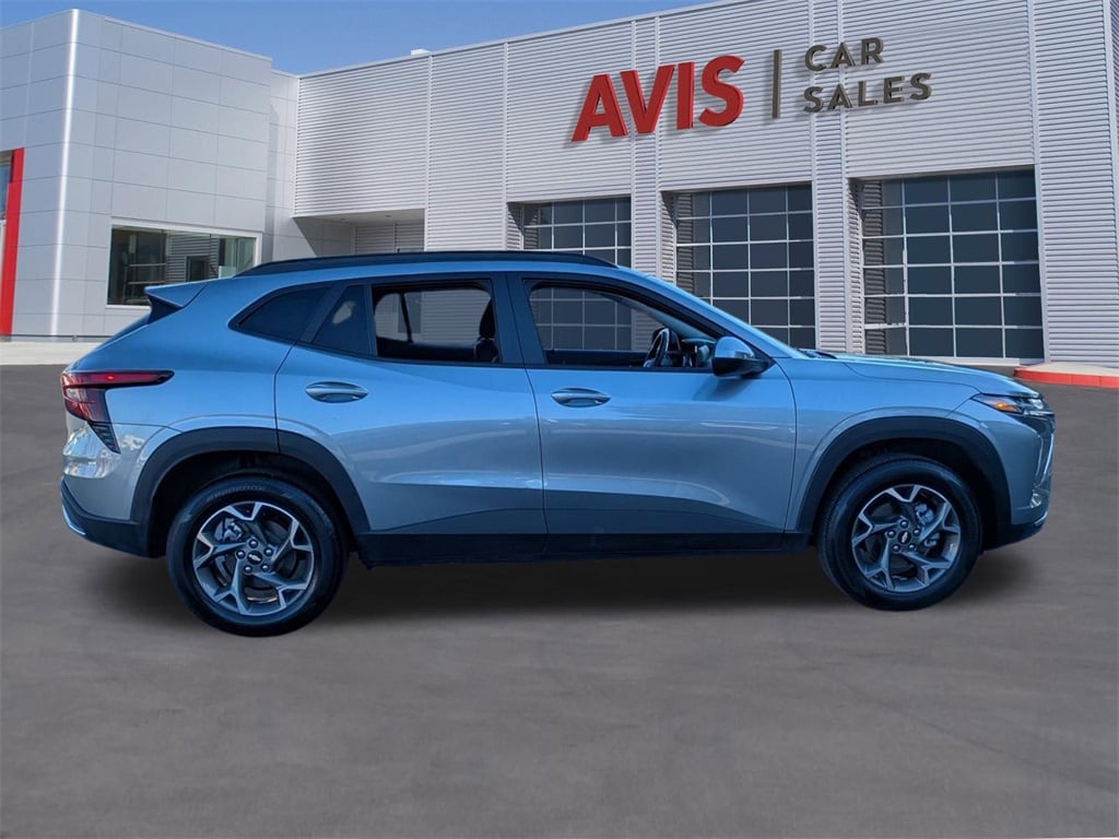 Thumbnail: 2025 Chevrolet Trax - 5